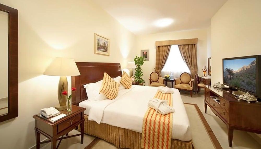 Clifton International Hotel Фуджейра Екстериор снимка